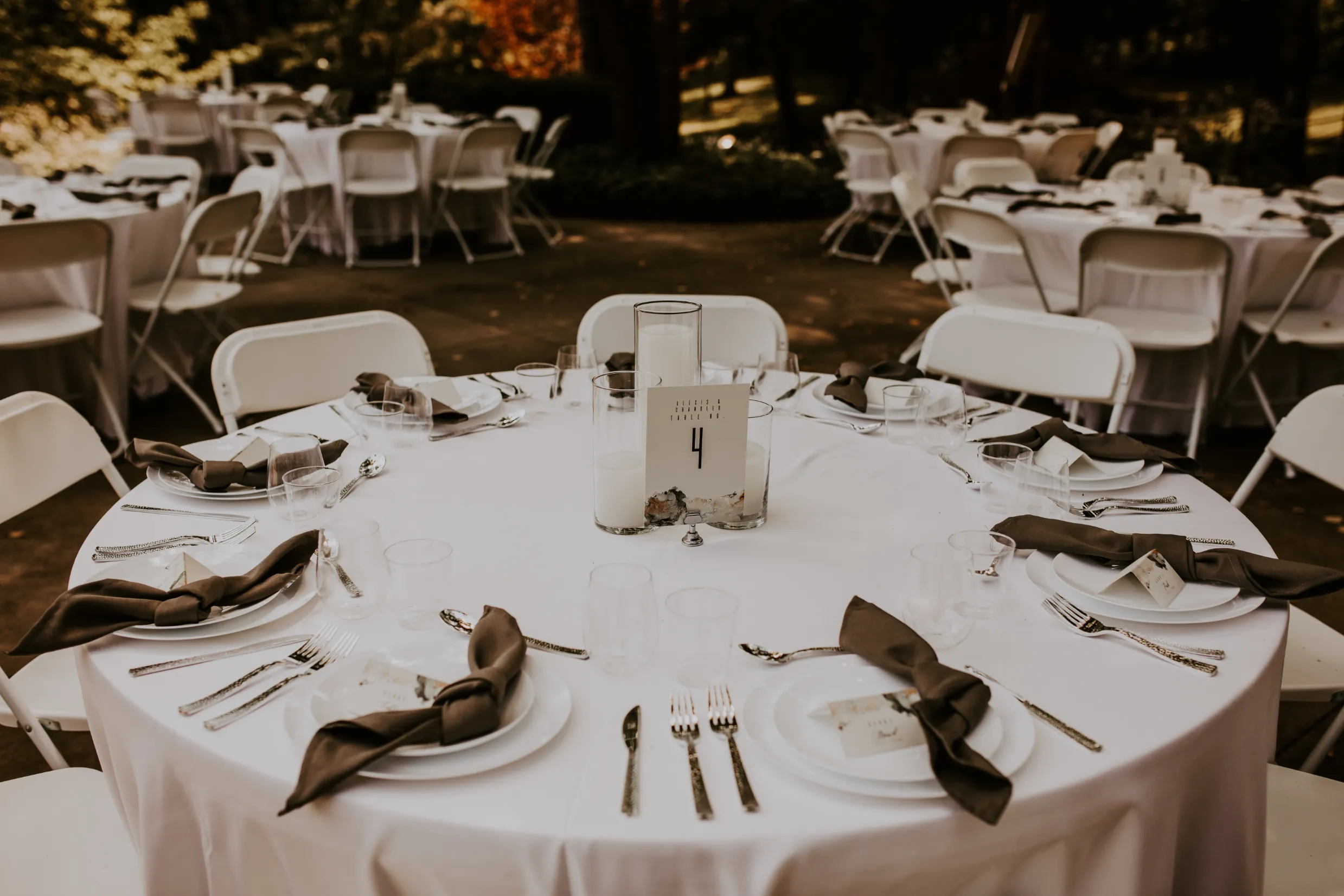 outdoor round table set up